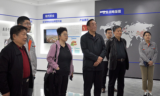 十二届全国政协经济委员会驻会副主任石军、十三届全国政协学习和文史委副主任孙庆聚一行领导莅临言鼎参观指导，助力言鼎发展
