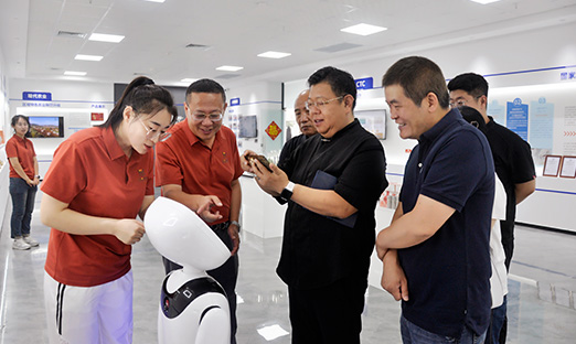 中关村物联网产业联盟秘书长王正伟一行赴言鼎集团走访调研