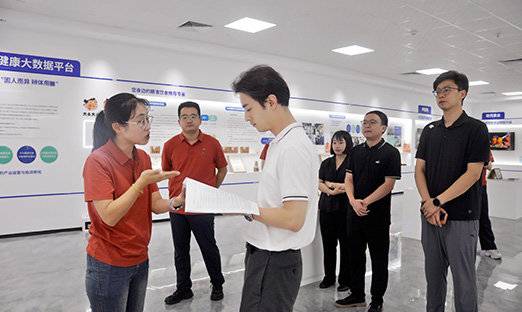 成都市青白江区领导一行到访言鼎集团，共探大健康产业合作