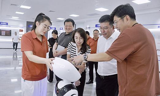 宁海经济开发区管委会主任郭玉喜率团考察言鼎集团
