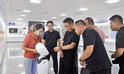 九师白杨市168团党委书记、政委冯纪亮一行到访言鼎集团考察交流